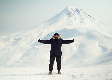 заснеженный вулкан