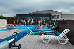 купание в горячих источниках на Камчатке