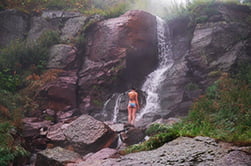 купание в горячих источниках