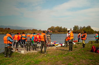 рассаживаемся в надувные рафты