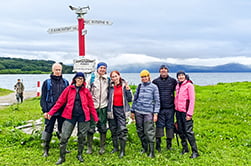 туристы у озера