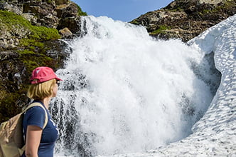 шумный водопад