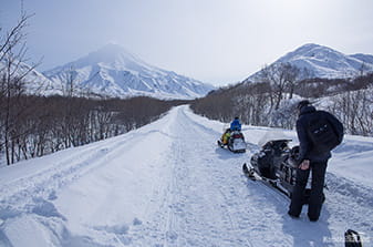 выезжаем на снегоходах к южным вулканам