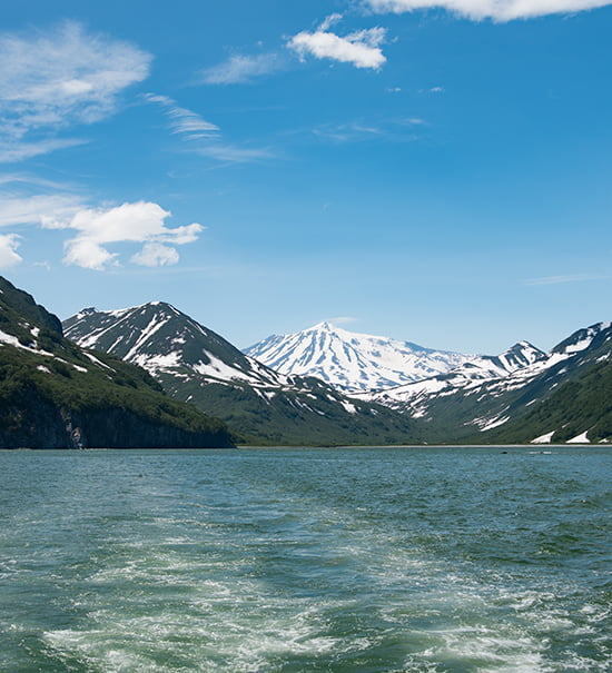 Морской круиз в бухту Русская на Камчатке