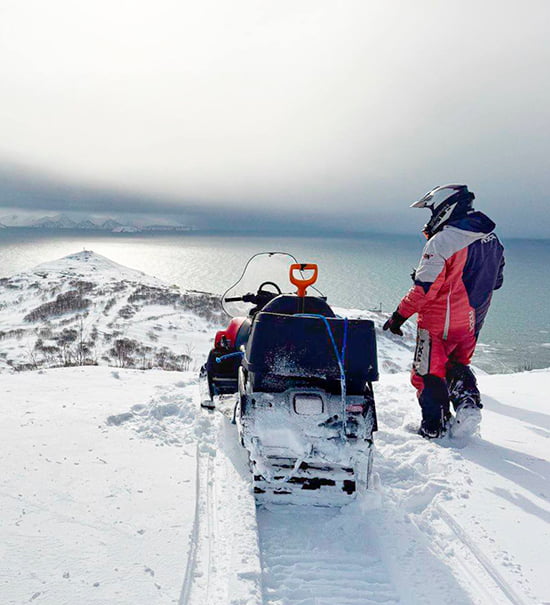 Снегоходная экскурсия на мыс Маячный