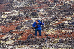 разноцветная земля у вулкана