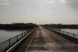 Дорога в поселок Ключи через мост