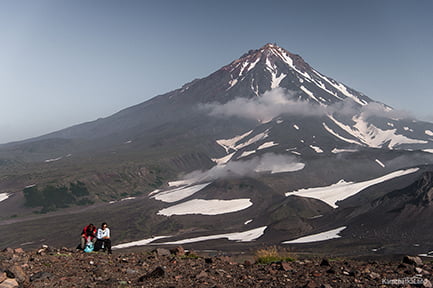 на фоне Вилючинский вулкан